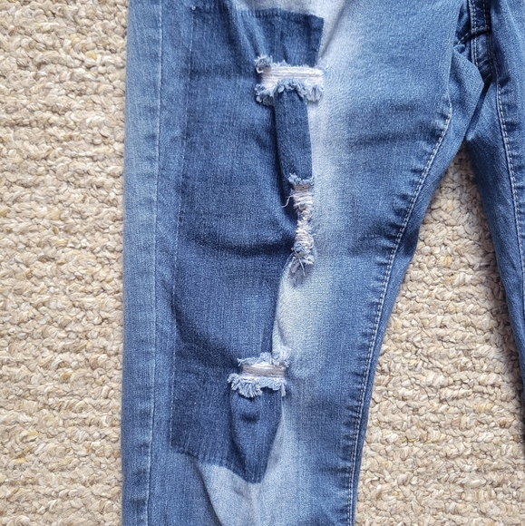 Distressed two tone patchwork jeans - Picture 2 of 6
